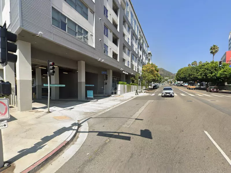 Parking at The Avenue Hollywood Garage - Image 4