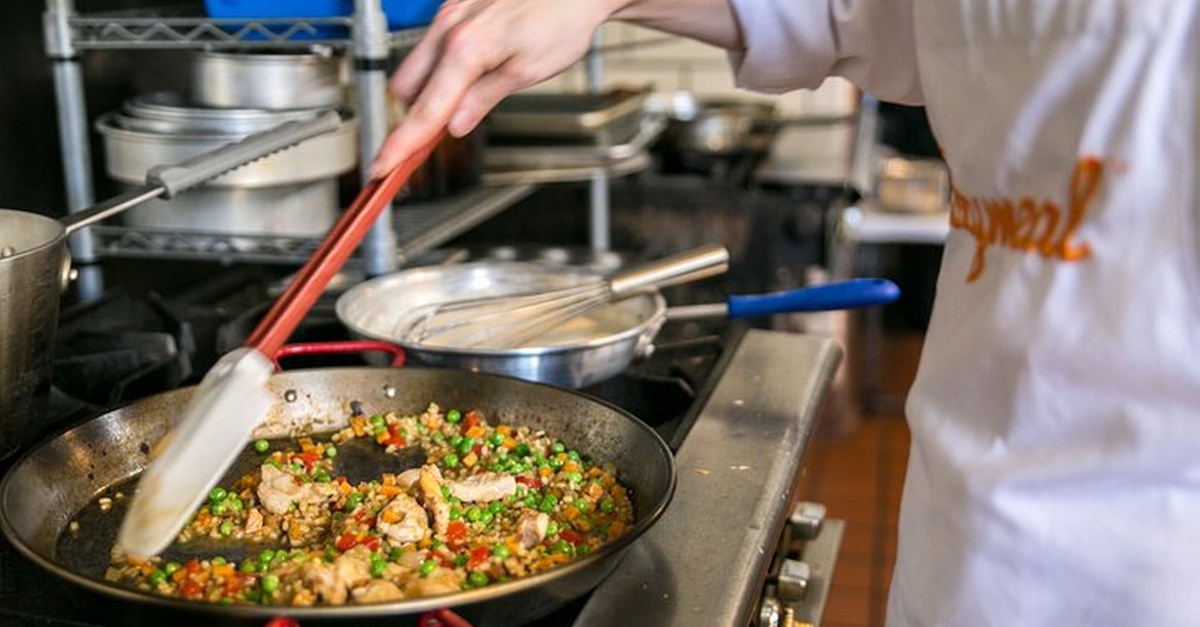 Clase de cocina de arroz negro y paella en Madrid Central