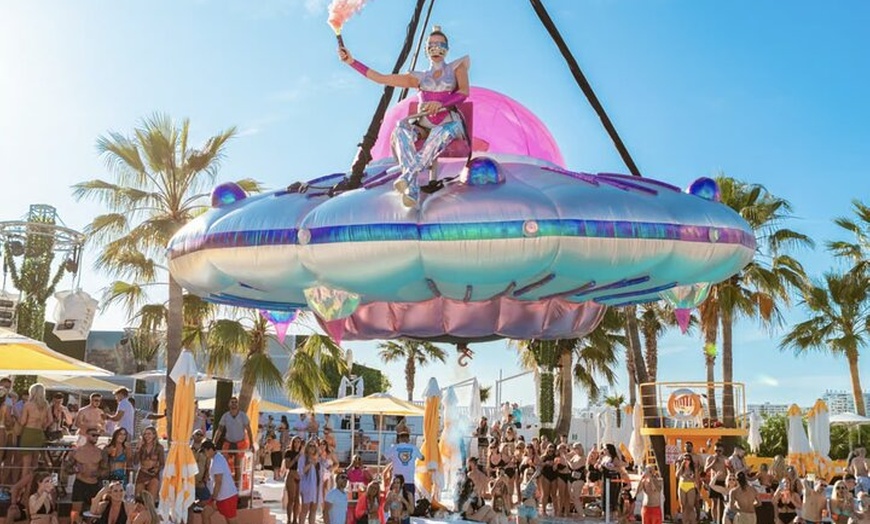 Image 14: Ibiza : 4 x discoteca y piscina Party Pass