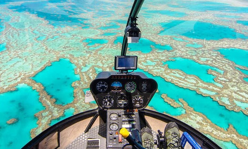 Image 3: Inner Reef Explorer - 30 minute Reef Scenic Flight