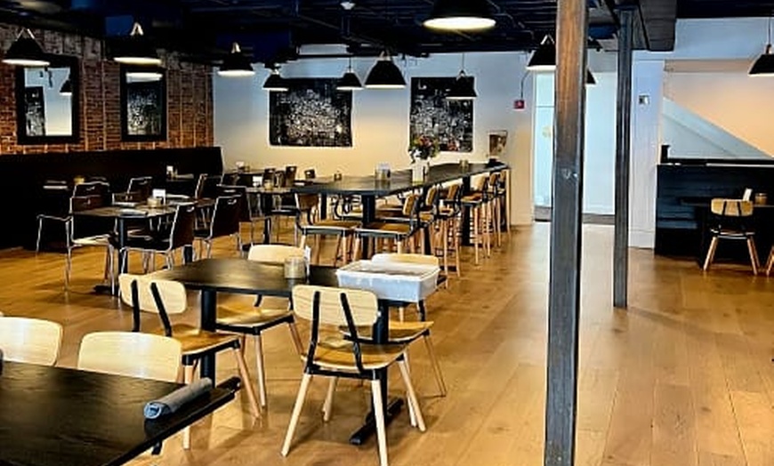 Image 9: 8% Cash Back at Hugo's Bar Grill