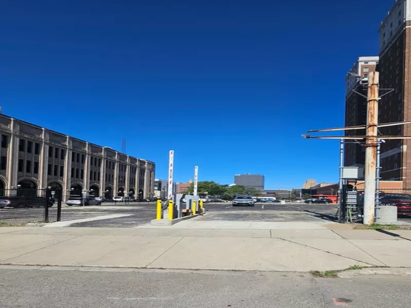 Parking at 536 W. Fort St. Lot