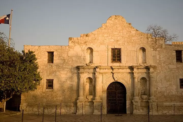 San Antonio Premium Night Driving Tour with Riverwalk Boat Cruise