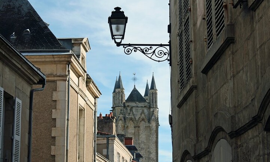 Image 4: Aliénor d'Aquitaine Visite à pied à Poitiers