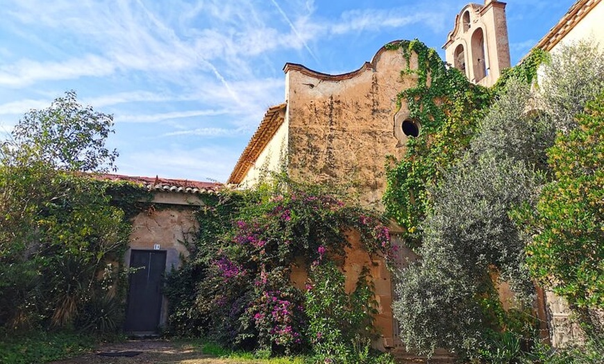 Image 14: Cripta privada de Montserrat y Gaudí con recogida en el hotel