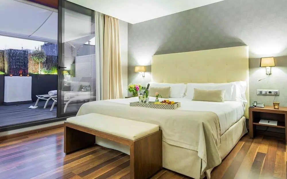 ✈ SPANIEN | Barcelona - Mariano Cubi Aparthotel Barcelona 4*, 2 Näc...