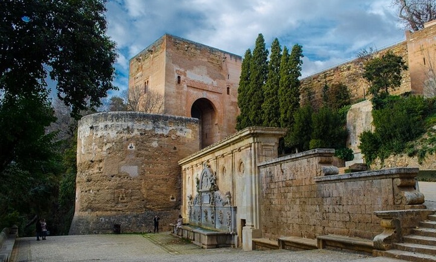 Image 7: Tour Guiado en la Alhambra de Granada + Espectáculo de Flamenco