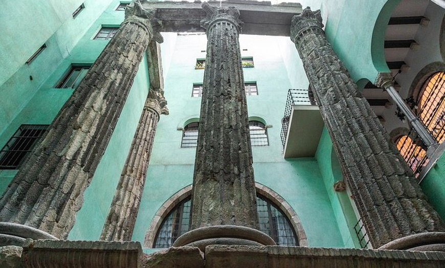 Image 9: Tour gótico y El Born en grupo pequeño por el casco antiguo de Barc...