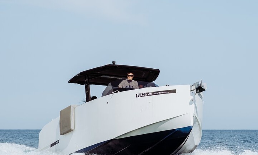 Image 3: Experiencia privada en barco de motor en Barcelona