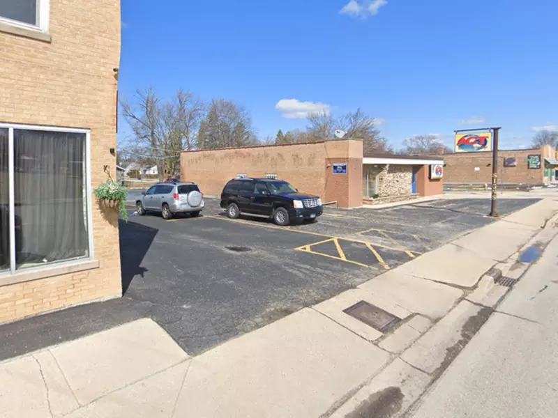 Parking at 330 St. Charles Rd. Lot - P5333