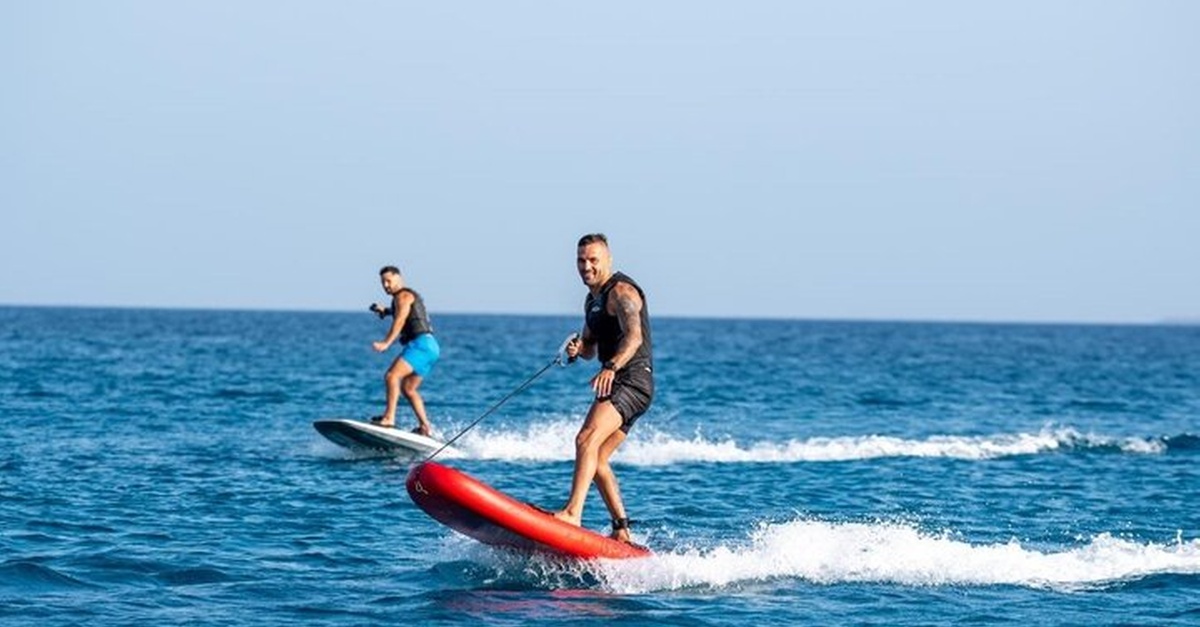 Actividad de surf eléctrico en Lanzarote