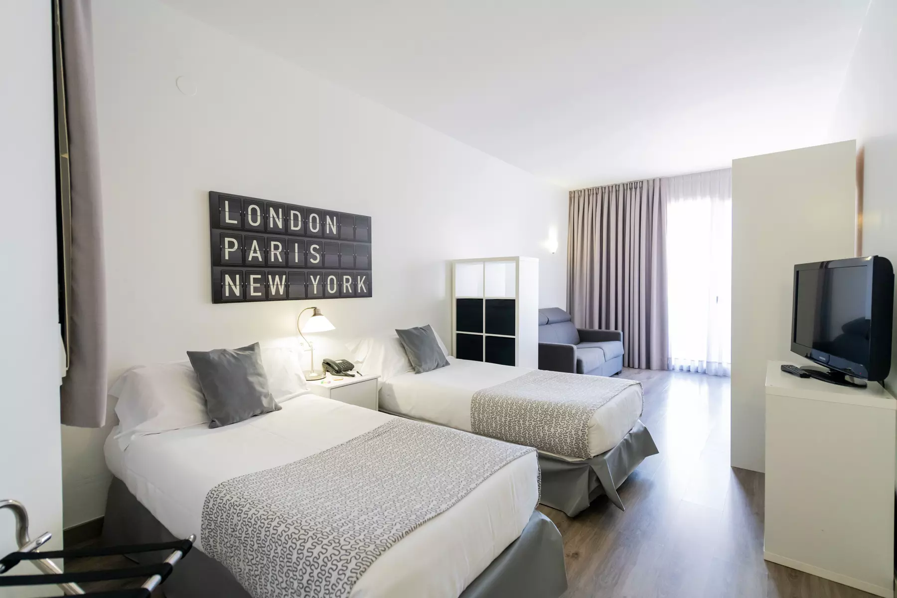 ✈ ESPAGNE | Barcelone - Aparthotel Atenea Calabria 3*, 2 nuit - Idé...