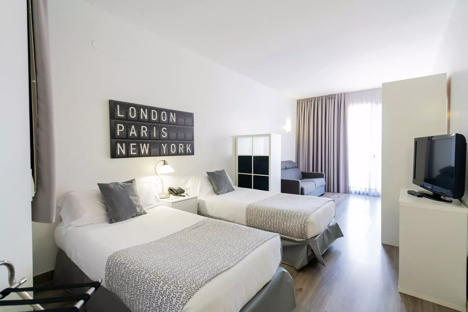 ✈ ESPAGNE | Barcelone - Aparthotel Atenea Calabria 3*, 2 nuit - Idé...