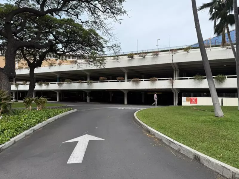 Parking at P1706 - Ala Moana Center - Macy Ground Garage
