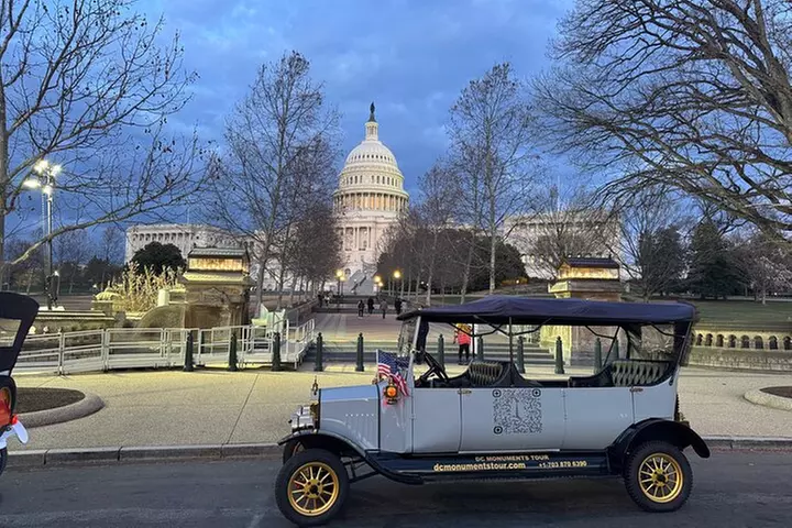 Washington DC Moonlight Tour by Electric Cart or Vintage Car