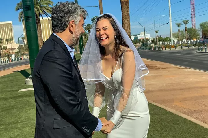 Get Married at the Fabulous Las Vegas Sign + Photos