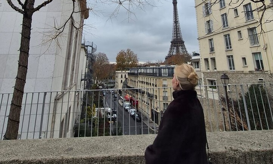 Image 2: Transfert privé pour les femmes de CDG à Paris