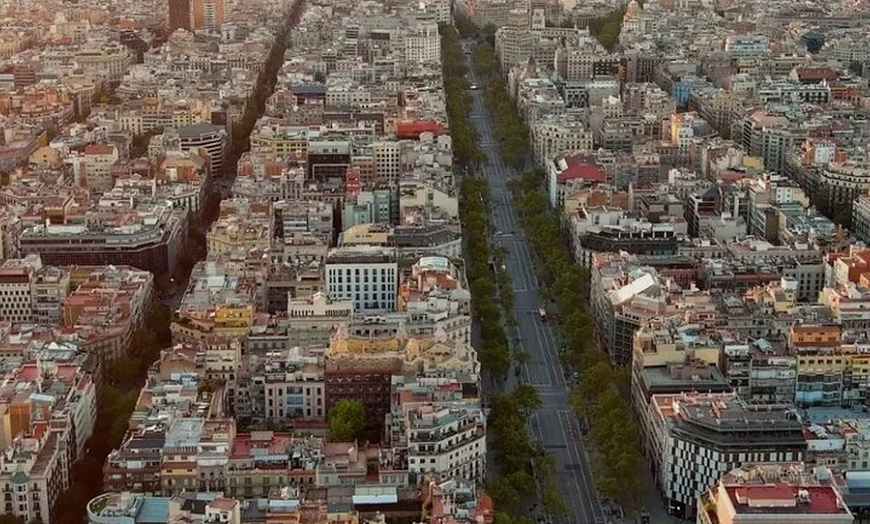 Image 24: Tour Privado por Barcelona Gaudí y Modernismo