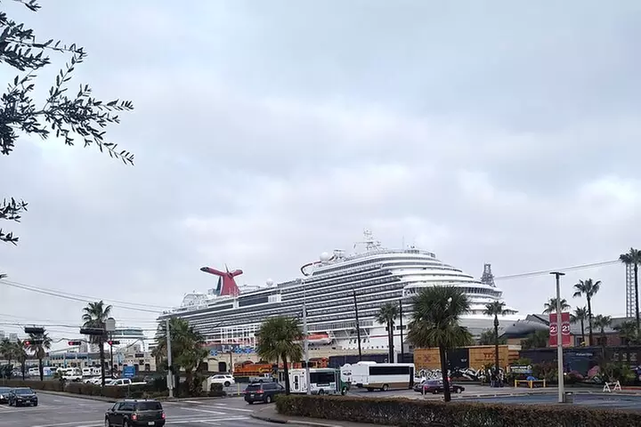 Private Round Trip SUV Transfer Houston - Galveston Cruise Travel