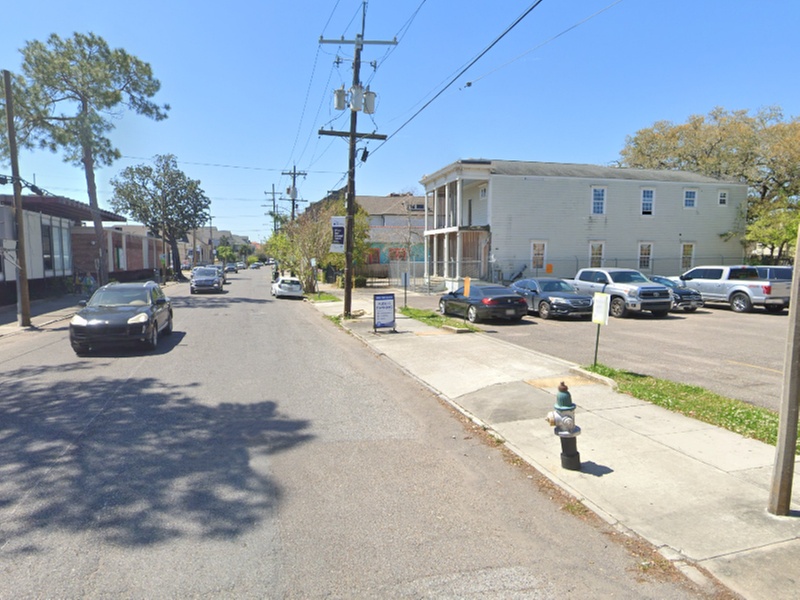 Parking at 3601 Prytania St. Lot