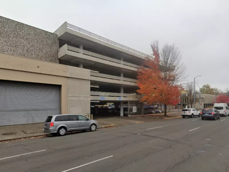 Parking at [E730] 546 Center St. NE. Garage