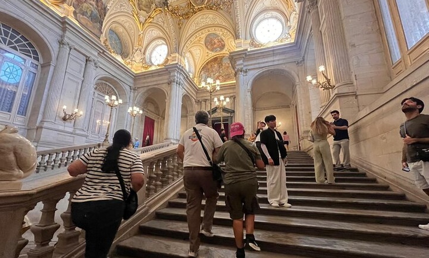 Image 6: Tour a Pie por Madrid con Entrada sin Colas al Palacio Real.