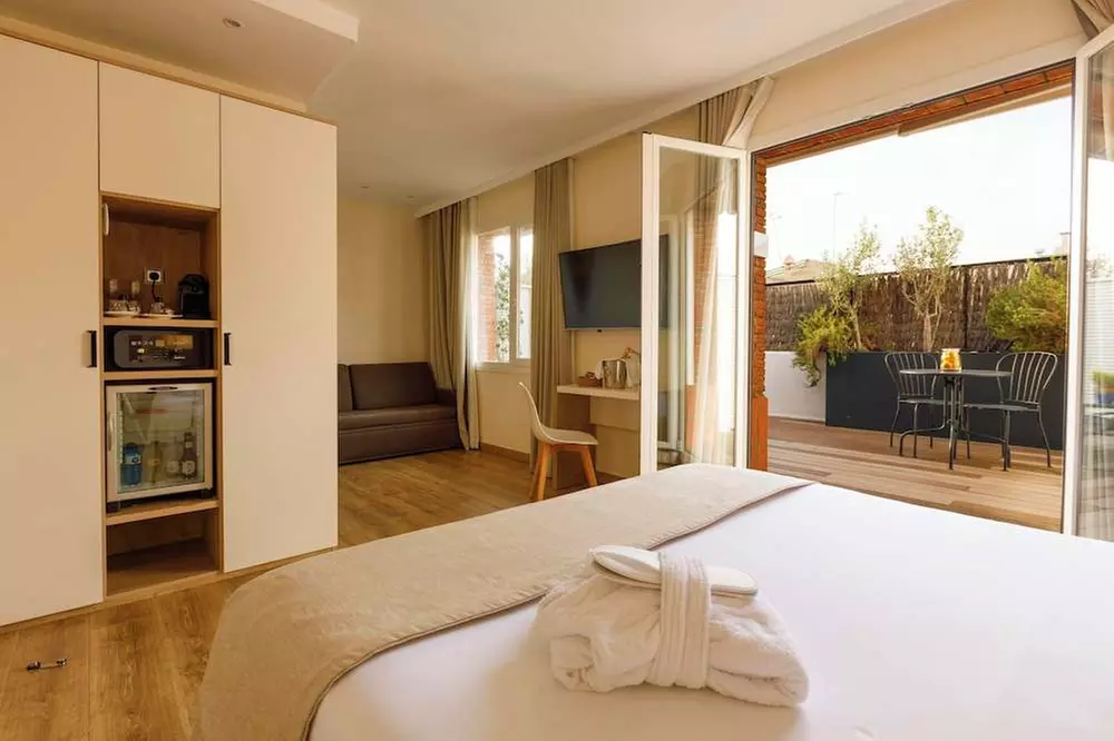 ✈ SPANIEN | Barcelona - Mariano Cubi Aparthotel Barcelona 4*, 2 Näc...