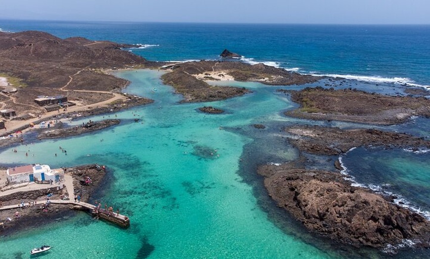 Image 3: Contraste de Fuerteventura con ferry opcional a Isla de Lobos