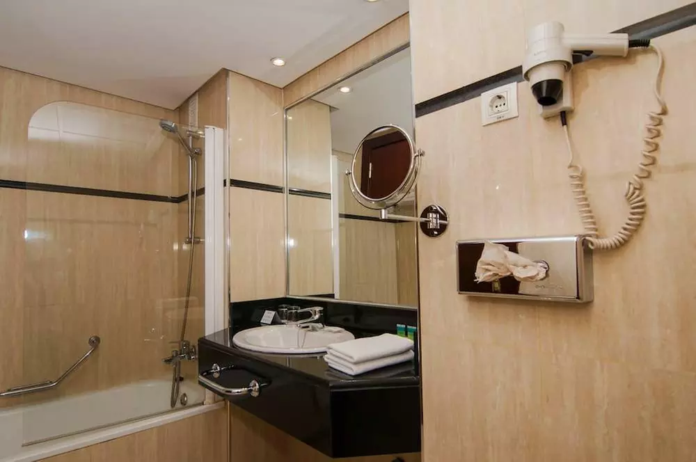 ✈ HISZPANIA | Madryt - Senator Barajas Hotel 4*, 2 nocy - City break