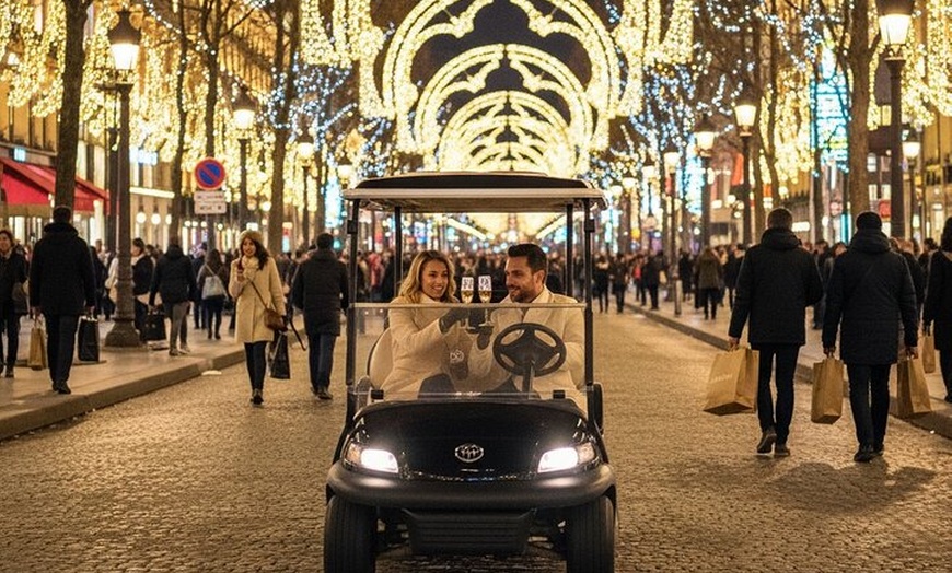 Image 9: Visite des Lumières de Noël de Paris en GolfCart : Expérience Privée