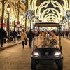 Image 9: Visite des Lumières de Noël de Paris en GolfCart : Expérience Privée