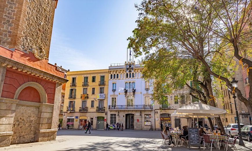 Image 3: Tour en grupo pequeño por la cultura y la cocina catalana