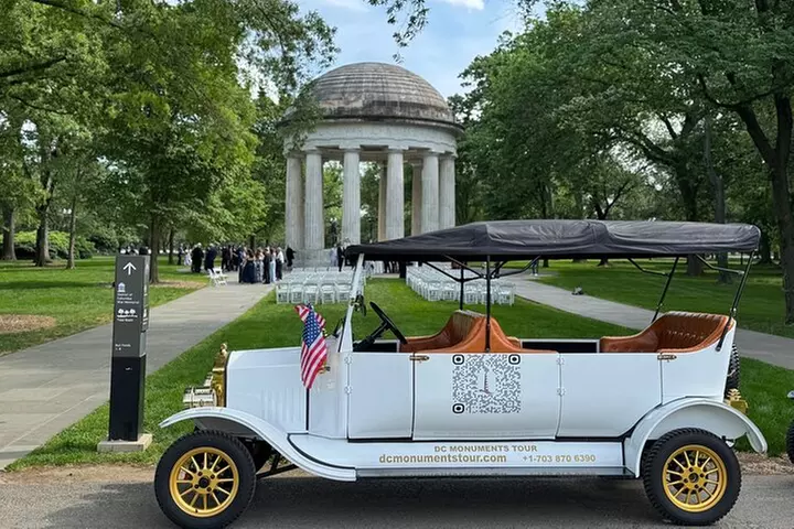 Washington DC Moonlight Tour by Electric Cart or Vintage Car