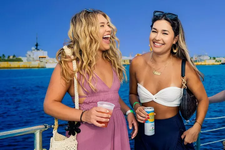 Key West Sunset Cruise: Dinner, Live Music & Drinks Included
