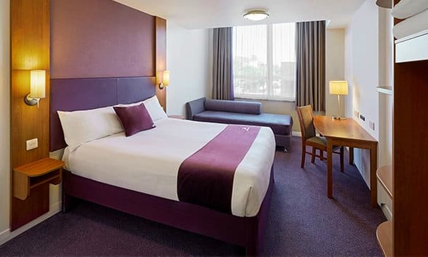 Image 3: ✈ ROYAUME-UNI | Londres - Premier Inn London City (Old Street) & Ha...