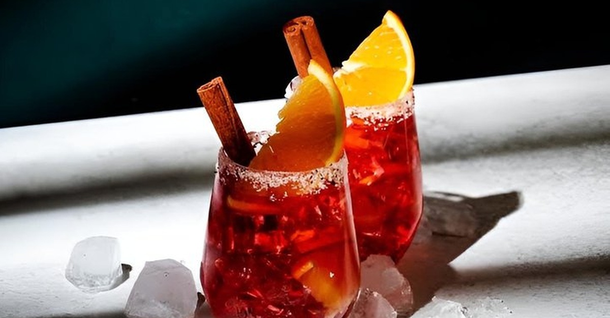 Experiencia de cata de vermut con aperitivos en Sevilla