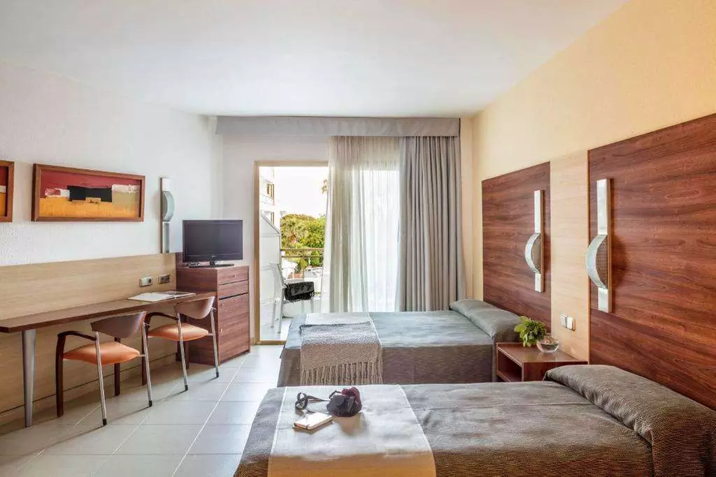 ✈ COSTA BARCELONA | Santa Susanna - Aqua Hotel Aquamarina & SPA 4*,...