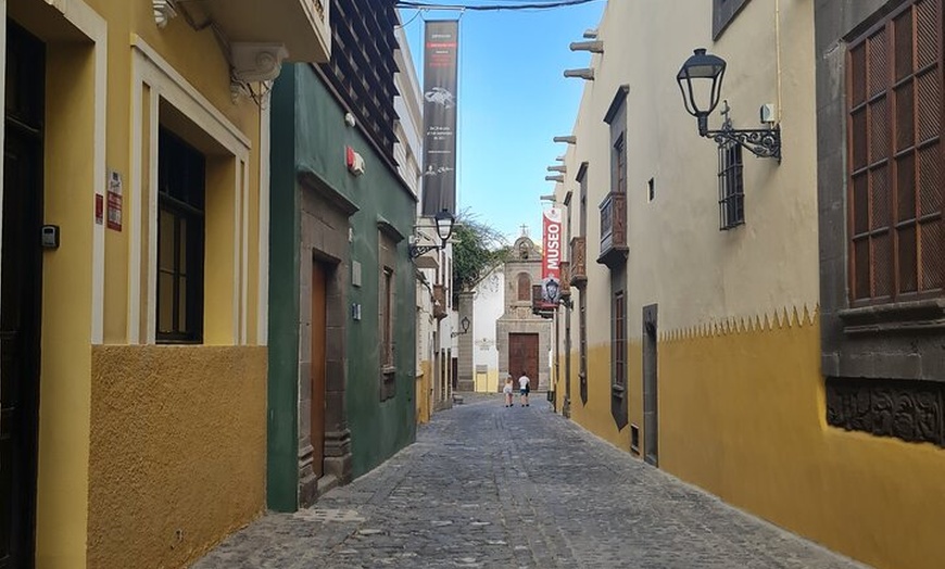 Image 2: VIP Tour Casco Antiguo de Las Palmas Gastronomia e Historia