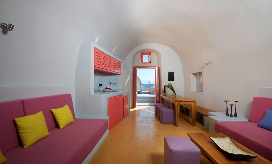 Image 11: ✈ SANTORIN | Fira - Caldera's Bliss Suites - Petit-déjeuner inclus