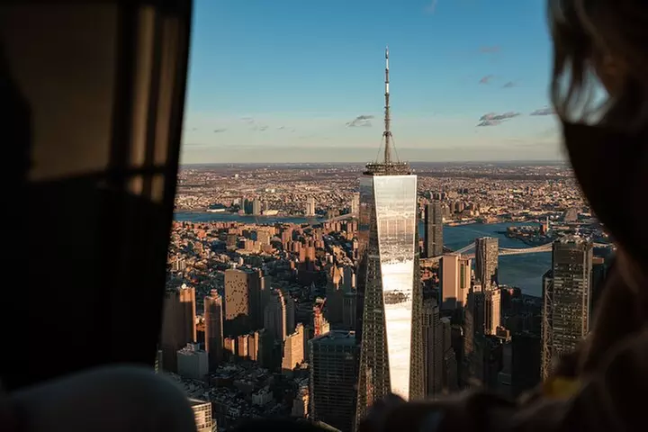 NY Helicopter Tour: Manhattan Highlights (Heliport fees Incl.)