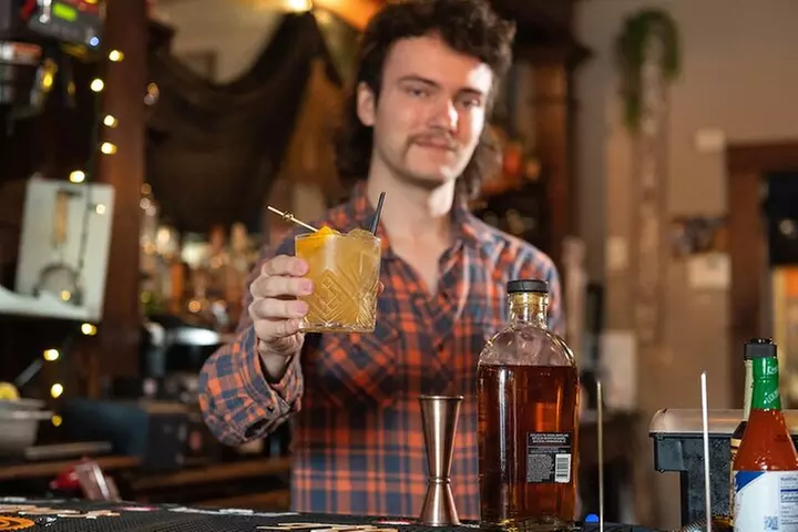 Food Tour of New Orleans Garden District: Group of Nine or Less