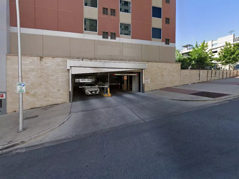 Parking at Hotel Indigo Austin Garage - Second Medium