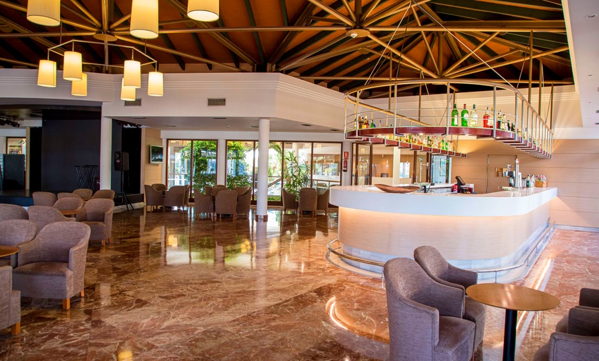 Image 7: ✈ MINORQUE | Son Xoriguer - Sagitario Princesa Playa 4* - Piscines