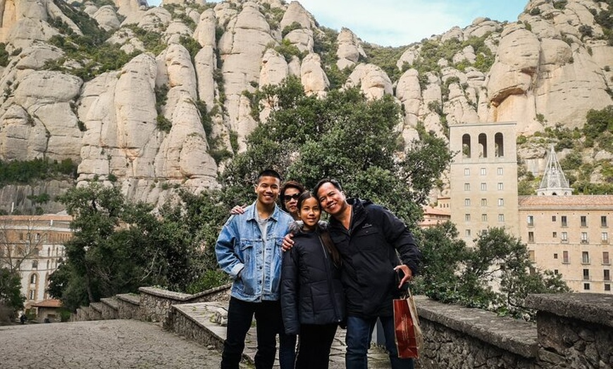 Image 3: Cripta privada de Montserrat y Gaudí con recogida en el hotel