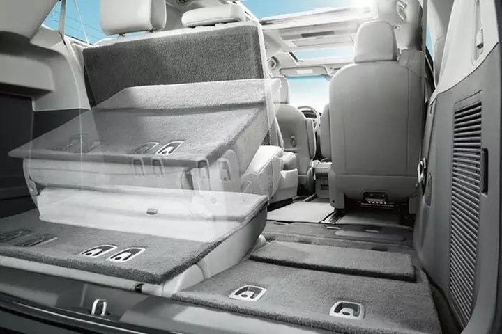 Honolulu Airport & Waikiki Hotels Private Transfer by Minivan (up t...