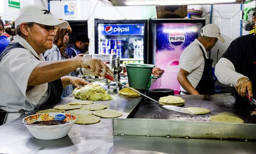 Image 5: Mexico City Night Tacos and Mezcal Tour