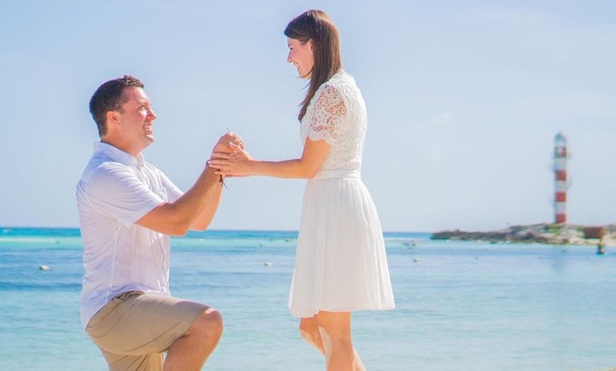 Image 10: Cancun Romantic Beach Photoshoot