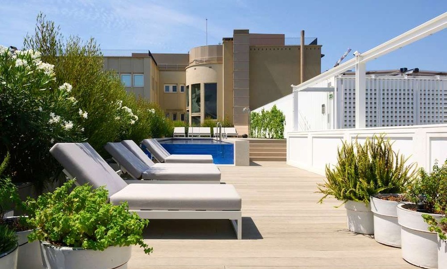 Image 9: ✈ SPAGNA | Barcellona - Seventy Barcelona 4* - Piscina sul tetto