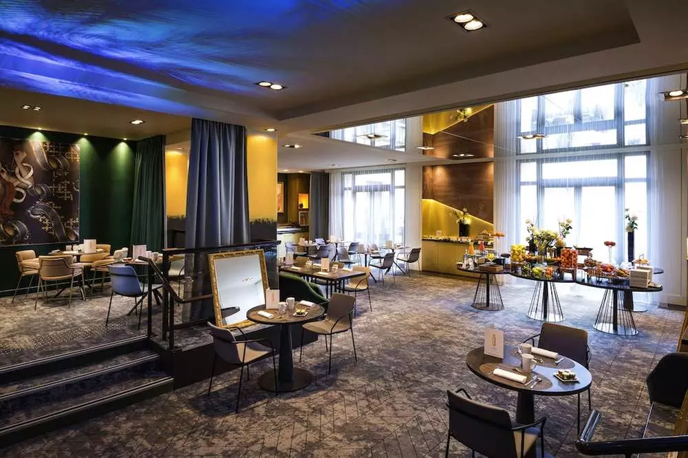 ✈ FRANCE | Versailles - Le Louis Versailles Château Hotel - MGaller...