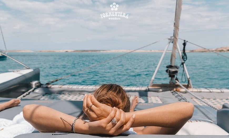 Image 3: Paseo en Catamarán a Vela con Formentera Wonders Todo Incluido